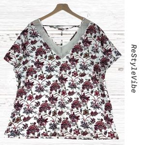 DAYTRIP Women’s Size XXL Shirt Top Knit Floral V Neckline Detailing Short Sleeve